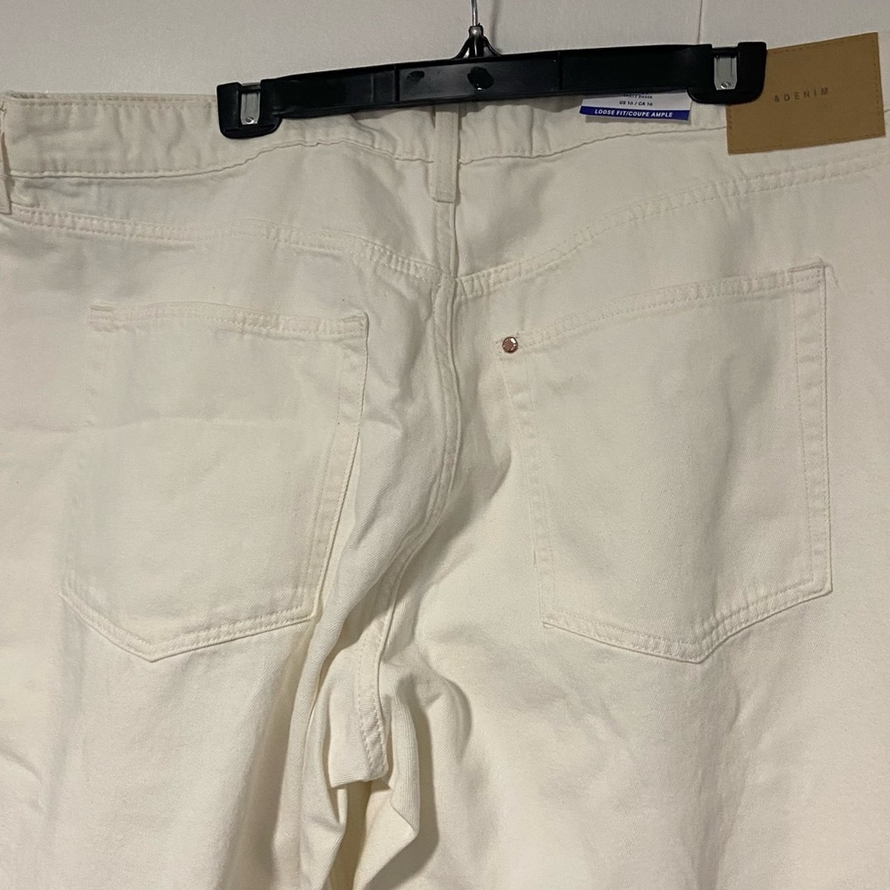 H&M Women's white Relaxed Jeans